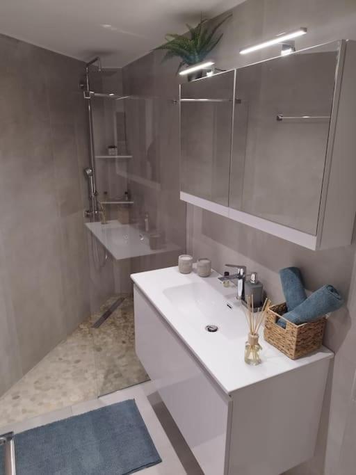 Floral Home 1 - Ground Floor Apt With Courtyard And Private Parking! Athen Eksteriør bilde
