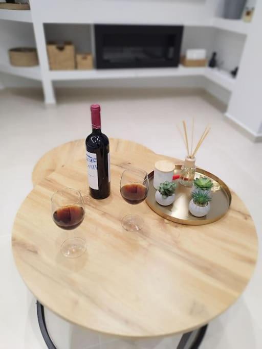 Floral Home 1 - Ground Floor Apt With Courtyard And Private Parking! Athen Eksteriør bilde