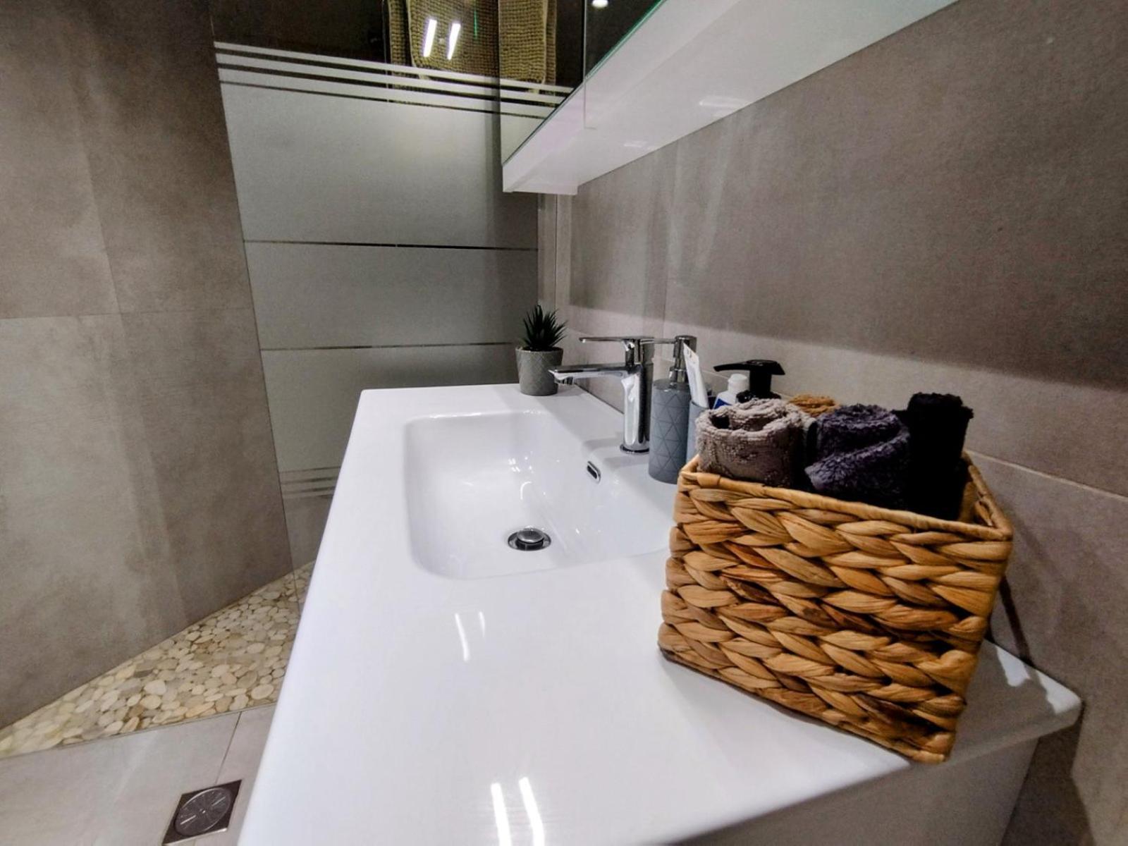 Floral Home 1 - Ground Floor Apt With Courtyard And Private Parking! Athen Eksteriør bilde